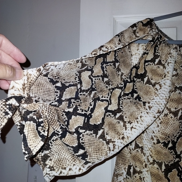 Womens XL Adara Snake print shirt with cold shoulder top - Picture 2 of 4